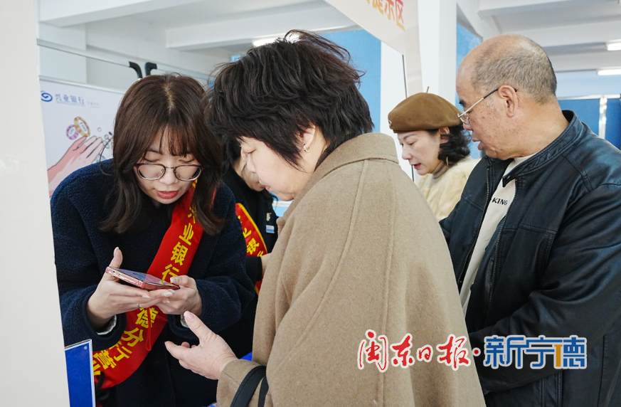 守住“养老钱”！宁德金融消保宣传走进老年大学(图1)